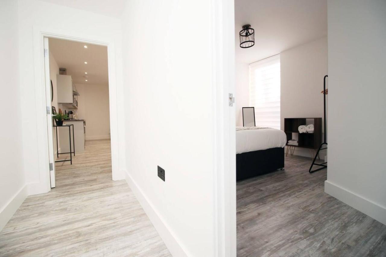 Kingsbridge Point - Cosy One Bed Apartments Near Town Centre, Суиндон Экстерьер фото