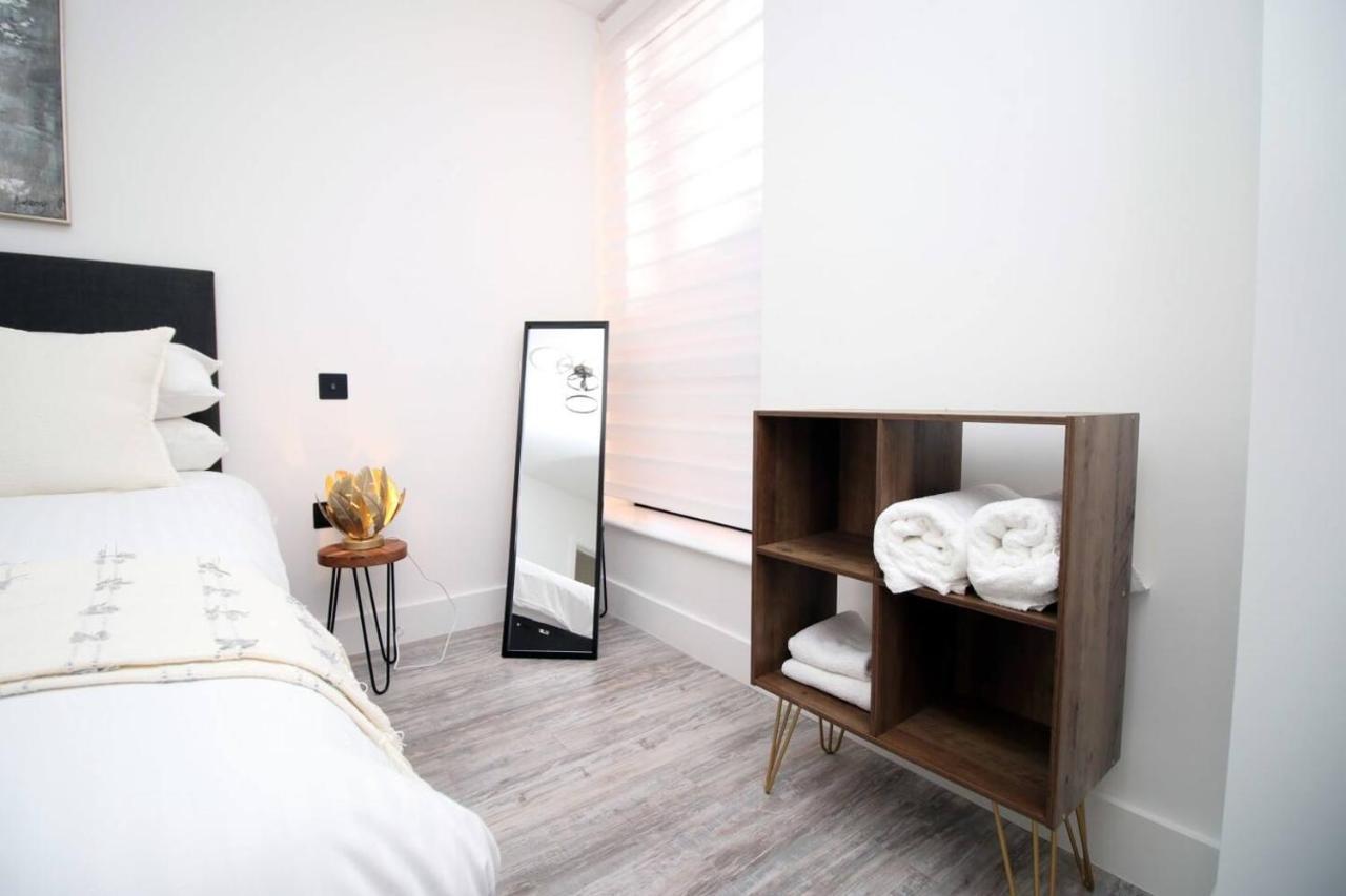 Kingsbridge Point - Cosy One Bed Apartments Near Town Centre, Суиндон Экстерьер фото